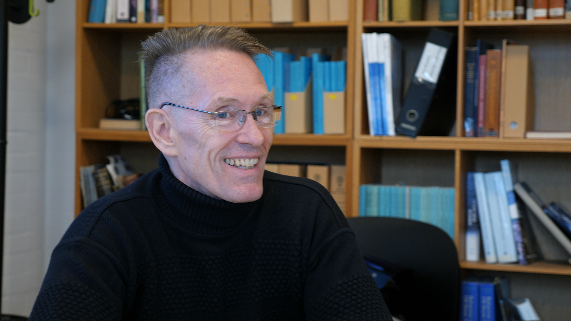 Jens Honore Walther's approach to handing out projects that don't count in the final assessment means that the students themselves can take responsibility and dare to challenge themselves without being afraid of failing.
