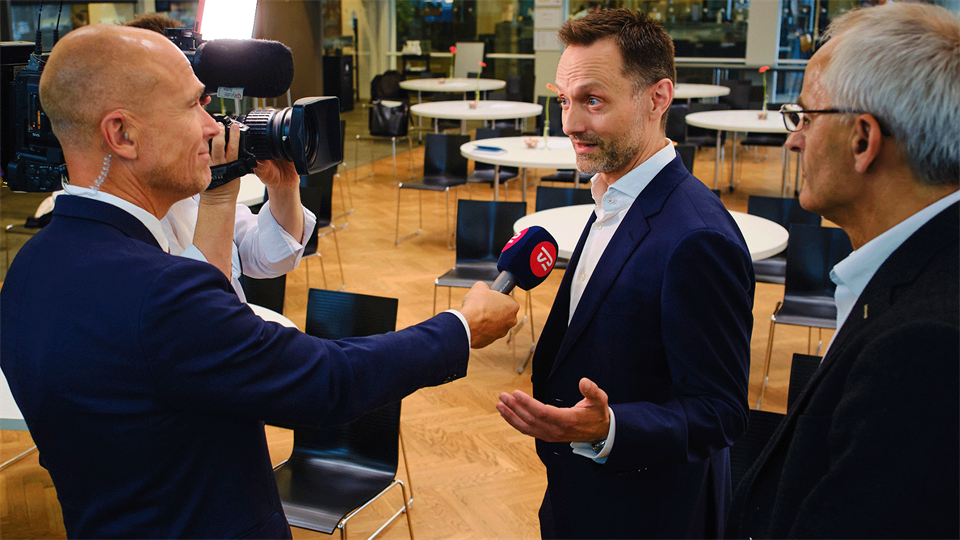 Director and Prof. Tejs Vegge is interviewed by Danish national media Tv2
